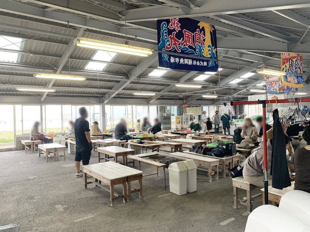 唐泊恵比須かき小屋 店内の雰囲気