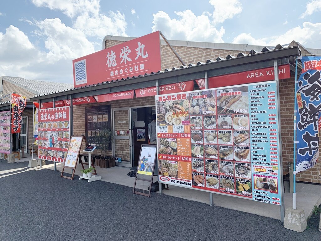 漁師のカキ小屋 徳栄丸の様子